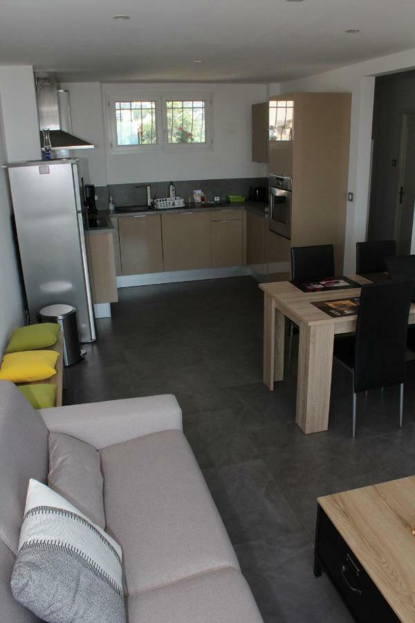 Nice Apartment Bagian luar foto